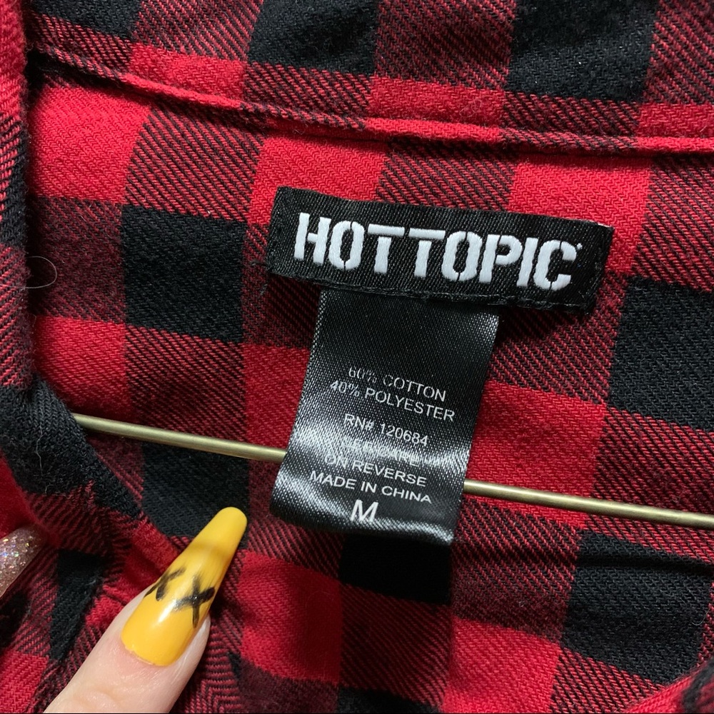 Hot Topic short cut flannel button down. - Picture 4 of 9